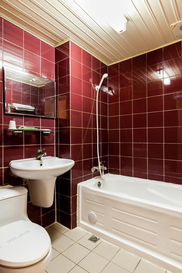 Ruei Gung Business Hotel Гаосюн Экстерьер фото