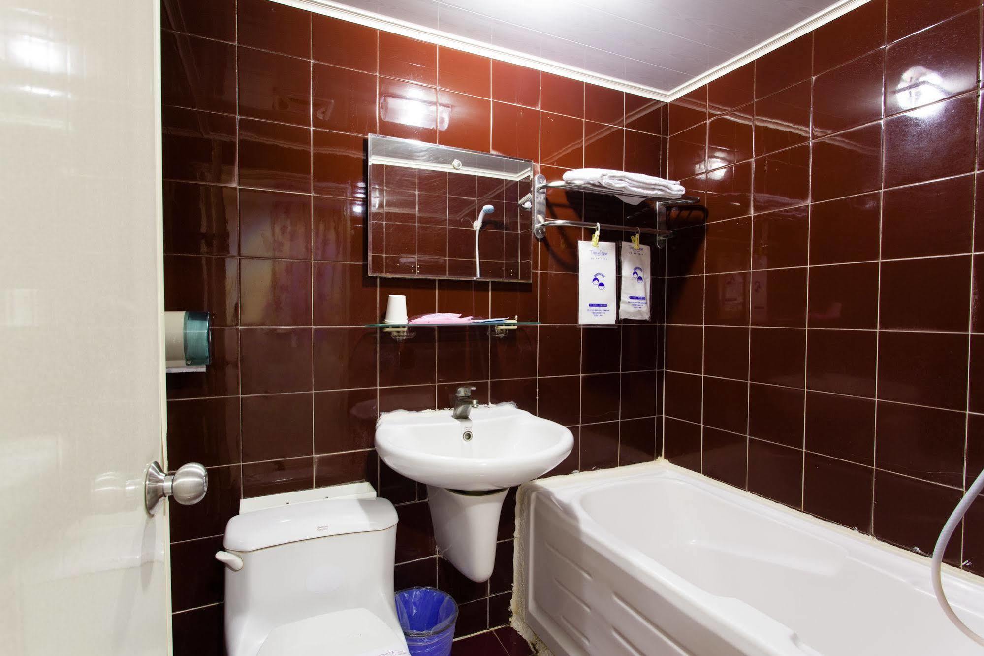 Ruei Gung Business Hotel Гаосюн Экстерьер фото